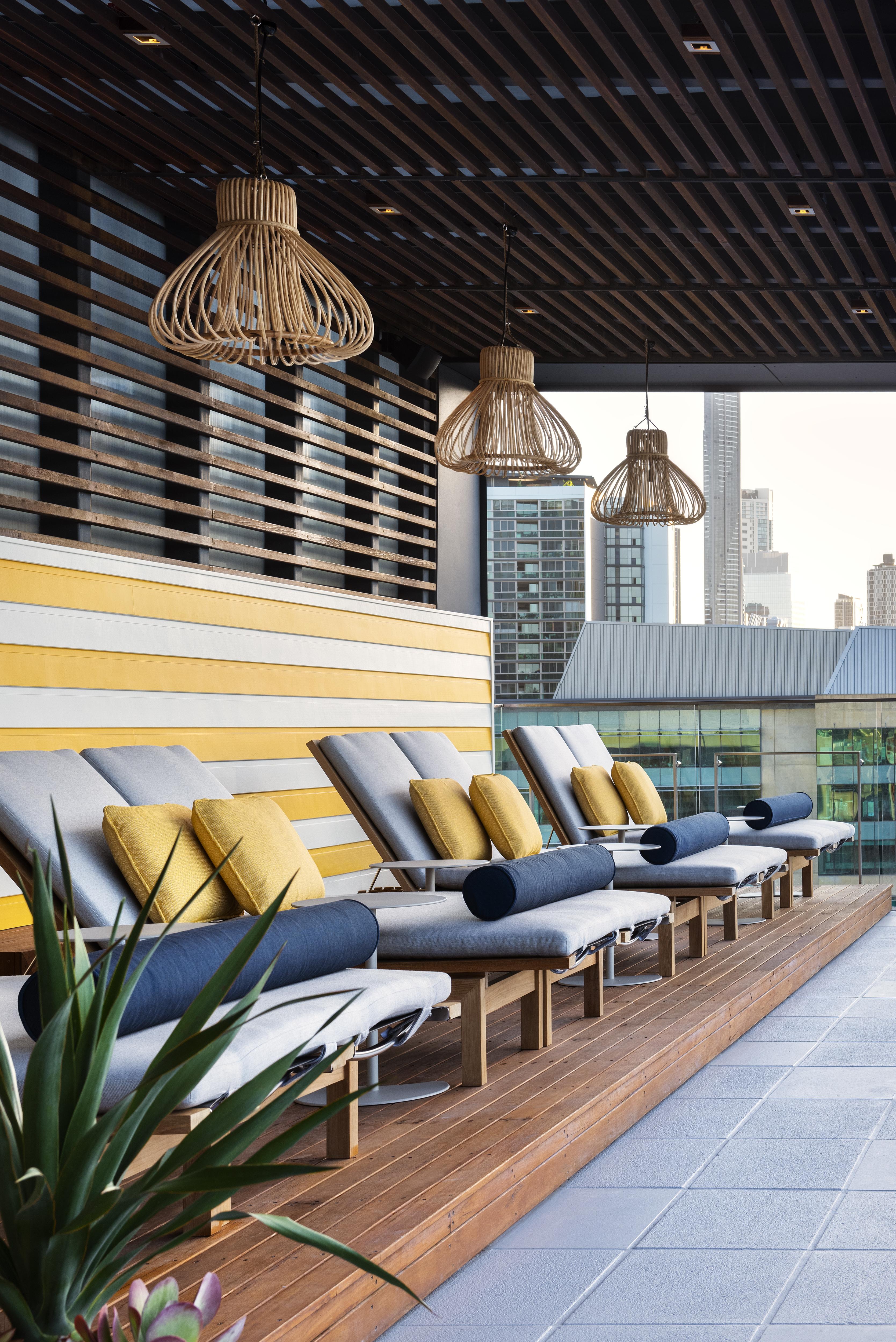 Ovolo The Valley Brisbane Exterior foto The rooftop pool at the Hotel Indigo Houston Downtown